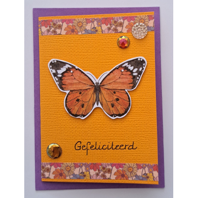 Wenskaartje klein gefeliciteerd ,oranje + envelopje / vlinder