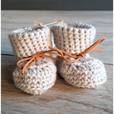 Booties /Slofjes Lichtgrijs met suède veter / wol