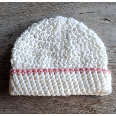 Beanie / Mutsje wit met roze rand / wol