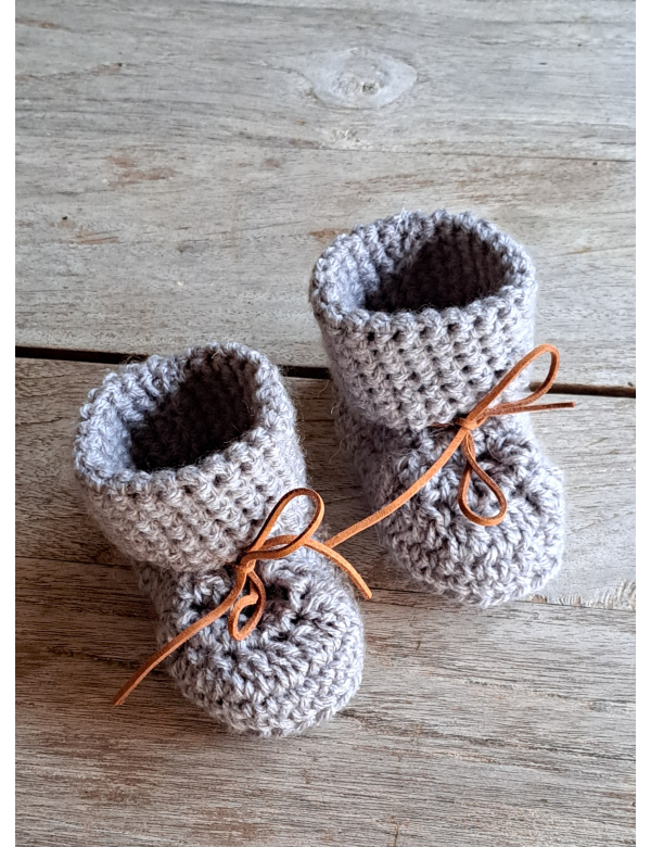 Booties / Slofjes lichtgrijs + suède veter / wol