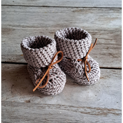 Booties / Slofjes taupe + suède vetertje / wol