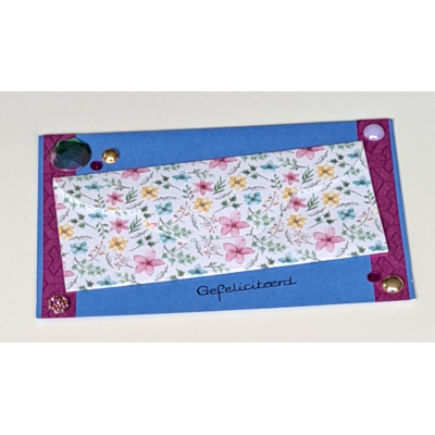 Wenskaart gefeliciteerd  blauw + cadeau envelopje, bloemen