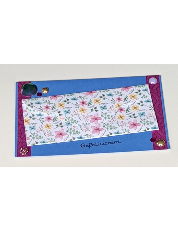 Wenskaart gefeliciteerd  blauw + cadeau envelopje, bloemen