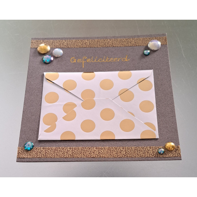 Wenskaart gefeliciteerd taupe + cadeau envelopje, gouden stippen