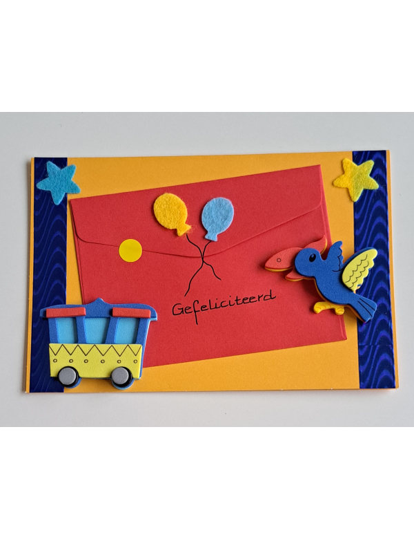 Wenskaart Gefeliciteerd, treintje en vogel, geel + cadeau envelopje