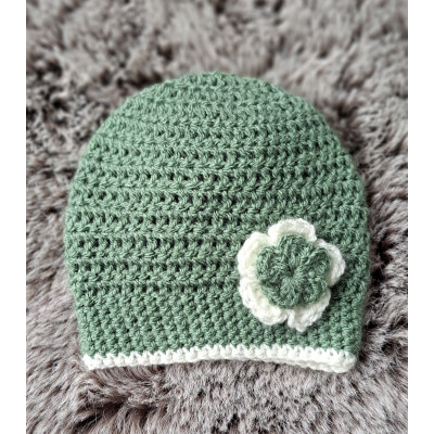 Beanie / mutsje groen + wit met bloem / wol