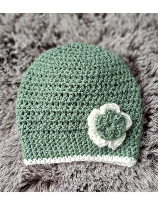 Beanie / mutsje groen + wit met bloem / wol