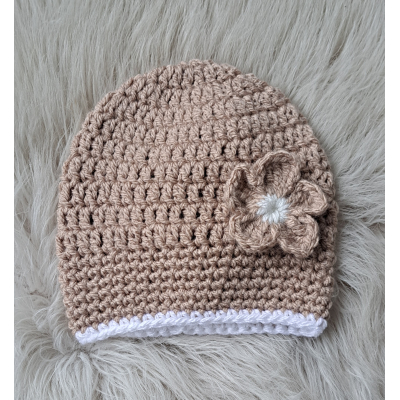 Beanie / mutsje zand + wit met bloem / wol