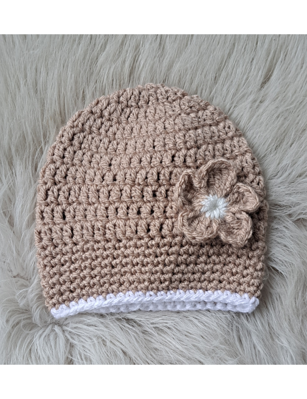 Beanie / mutsje zand + wit met bloem / wol