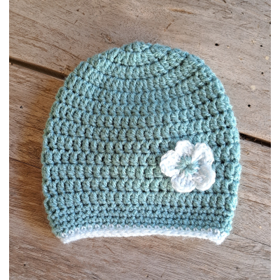 Baby Beanie / Mutsje, petrolblauw + witte rand met bloem