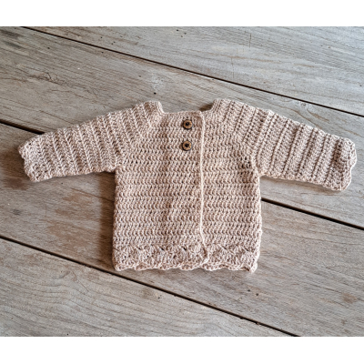 Baby jasje met schelprand / zand
