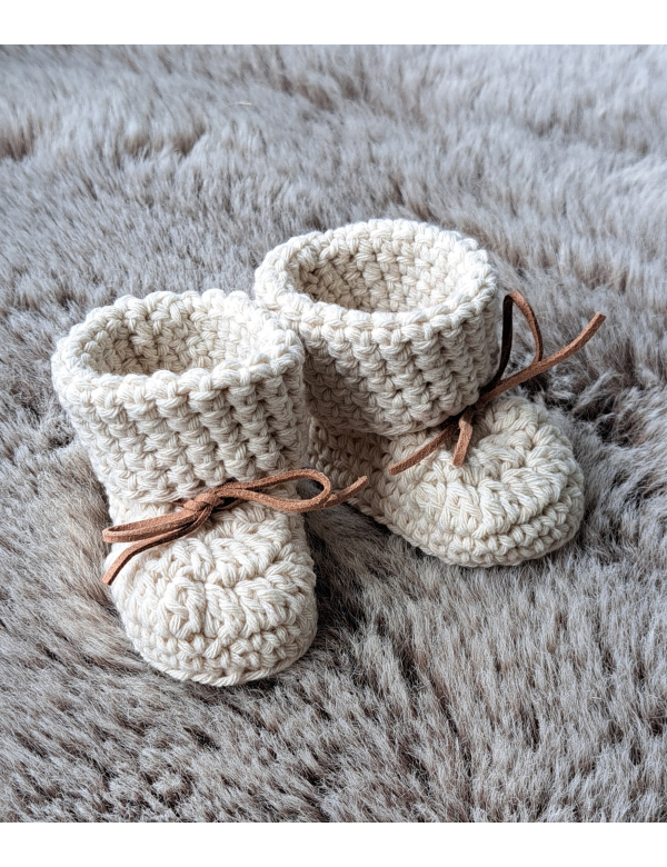 Baby booties / slofjes + suède vetertje , écru