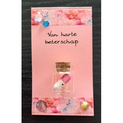 Wenskaartje ' Van harte beterschap', flesje +pil, roze