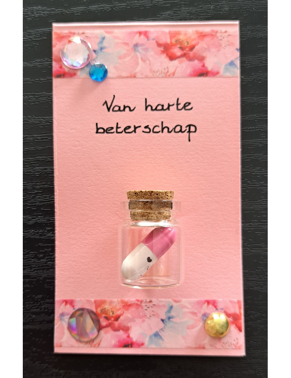 Wenskaartje ' Van harte beterschap', flesje +pil, roze Wenskaartje ' Van harte beterschap', flesje +pil, roze